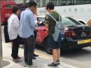 マカオ治安警察局による違反タクシーに対する取り締まりの様子(写真:マカオ治安警察局)