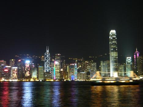 九龍・尖沙咀から香港島を望む（写真はイメージ）―本紙撮影