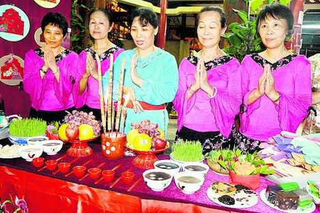 2014年に新橋花園で行われた七姐誕儀式の様子（写真：澳門街坊會聯合總會）