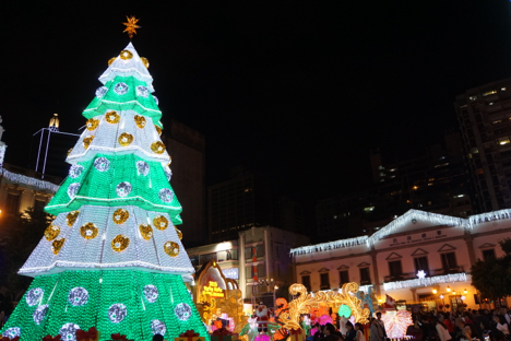 マカオの世界遺産・セナド広場のクリスマスツリー（資料）－本紙撮影