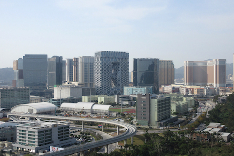 大型カジノIR（統合型リゾート）が建ち並ぶマカオ・コタイ地区の風景（資料）＝2018年2月ー本紙撮影