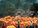 春節の恒例行事、媽閣廟前のドラゴンダンス (c) MGTO 旅遊局