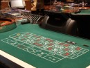 ゲーミングテーブル(写真はイメージ)―本紙撮影
