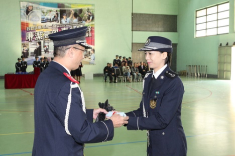 警察官の表彰式 (c) 治安警察局