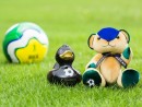 W杯限定版コンラッドダック及びベア(写真提供:Conrad Macao)
