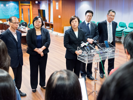 選管による第4回行政長官選挙立候補届け出締切後の記者会見（写真提供：新聞局）