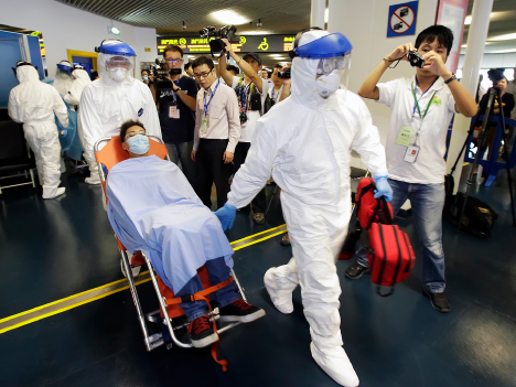 8月22日に実施されたエボラ出血熱対策演習の様子（写真：新聞局）