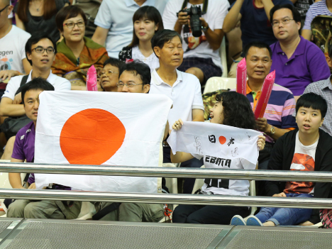 日本チームを応援するファン（写真：FIVB）