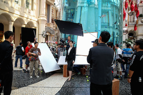 ファン・ビンビンさんの出演シーンの撮影の様子＝MGMマカオ・天幕広場（写真提供：MGM Macau）