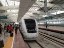 珠海駅に停車中の中国版新幹線「和諧号」CRH1型車輌。珠海駅と広州南駅の間をおよそ1時間で結ぶ(資料)=2013年6月ー本紙撮影
