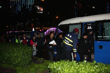 マカオ警察総局は今回の大型浄化作戦では105人を拘束（写真：澳門警察總局）