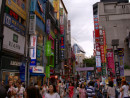 韓国・ソウルの繁華街、明洞（ミョンドン）地区の町並み（資料）＝2010年—本紙撮影