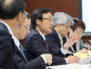 マカオ立法会施政弁論大会で演説する譚俊栄マカオ社会文化庁長官(中央)=4月13日(写真:GCS)