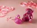 「ピンクインスパイア2015」キャンペーン限定のコンラッドベアとコンラッドダック(写真:Conrad Macao, Cotai Central)