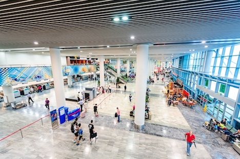 マカオ国際空港の出発フロア（写真：CAM）