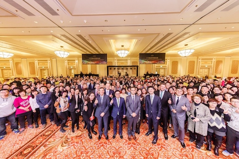 サンズチャイナ社が勤続10年目を迎えた従業員を招いて開催した祝賀レセプションの様子（写真：Sands China Limited）