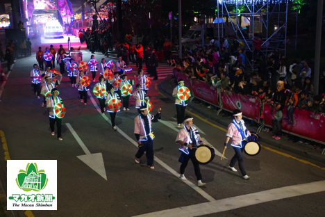 マカオの春節祝賀パレードに参加する山形・尾花沢花笠踊りチーム＝2月10日、マカオ科学館前—本紙撮影