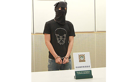 マカオ司法警察局が人身売買容疑で逮捕した19歳の中国人男子＝4月7日（写真：マカオ司法警察局）