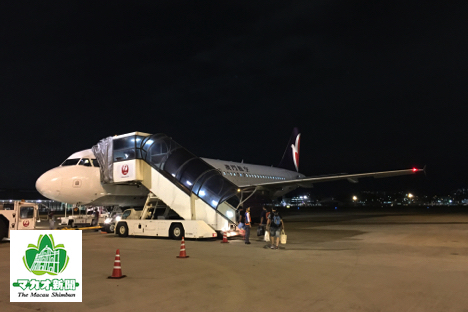 福岡空港に駐機中のマカオ航空エアバスA320型機（資料）＝2016年7月－本紙撮影