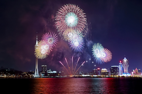 マカオの夜空を彩る日本の花火＝9月15日（写真：GCS）