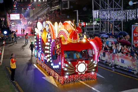 丁酉年の春節3日目夜に開催されたマカオの春節パレード＝1月30日（写真：GCS）