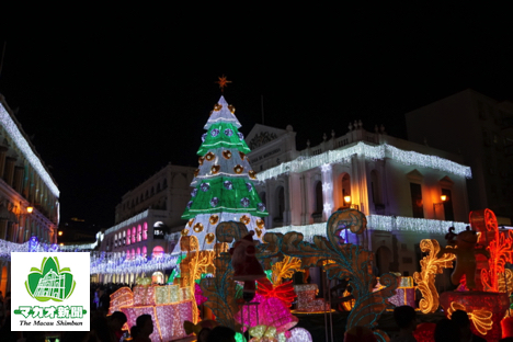 クリスマスシーズンのマカオ・セナド広場周辺の街並み＝2016年12月－本紙撮影