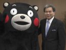 左:くまモン、右:蒲島郁夫熊本県知事(在香港日本国総領事館提供)