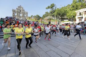 世界遺産・聖ポール天主堂跡前からセナド広場までのコースで開催されたトレイ・レース=2017年9月27日(写真:GCS)