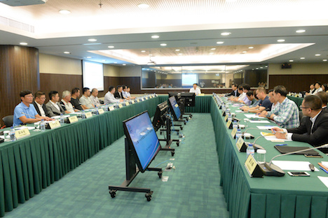 公共路線バス運賃値上げ案が提出された交通諮問会議＝2017年9月29日（写真：GCS）