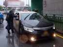 マカオ治安警察局による違反タクシーに対する取り締まりの様子=2017年10月15日(写真:マカオ治安警察局)
