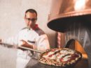 人気メニューはイタリア直輸入の食材を使った伝統ナポリスタイルのピザ(写真:Grand Lisboa Hotel)
