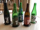 「松の司マスターコース」でバイヤーらが利き酒した5商品=2017年9月30日、ウィンパレス-本紙撮影