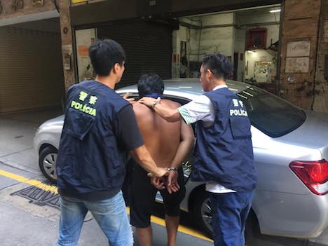 マカオ治安警察局が下半身露出の男を逮捕（写真：マカオ治安警察局）