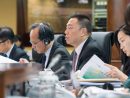 マカオ立法会全体会議で2018年度予算案法案の内容を披露する梁維特経済財政庁長官=2017年11月20日(写真:GCS)