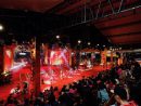 旧暦の新年3日目夜に開催された祝賀パレードも多くの観衆で賑わった=2018年2月18日(写真:MGTO)