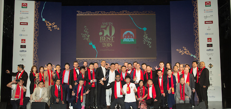 2018年度「アジアのベストレストラン50」授賞式に集まったシェフたち＝2018年3月27日、マカオ・ウィンパレス（写真：Asia’s 50 Best Restaurants）