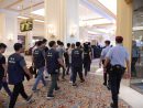 マカオ警察による一斉取り締まりの様子=2018年8月11日未明、マカオ・コタイ地区(写真:マカオ警察総局)