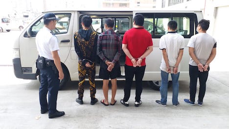 マカオ検察院に送致された蛇頭と密航者の5人（写真：澳門海關）