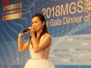 「MGSエンターテイメントショー」6周年記念ガラディナーのステージに出演した酒井法子さん=2018年11月14日、JWマリオットホテルマカオにて本紙撮影