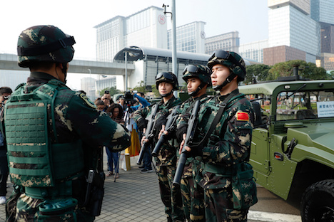 マカオ警察総局によるテロ対策訓練に初参加した中国人民解放軍駐マカオ部隊＝2018年11月8日、マカオドーム（写真：GCS）