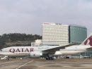 マカオ国際空港に駐機中のカタール航空の貨物専用機(写真:CAM)