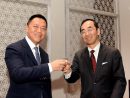 マカオ政府経済財政庁の梁維特長官(左)と和田充広駐香港日本国総領事(右)による乾杯のセレモニー=2018年12月11日、ホテルオークラマカオ(写真:GCS)