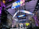 マカオタワー前の西灣湖廣場で開催されたマカオ政府主催のカウントダウンイベントの様子(写真:GCS)