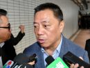 囲み取材に応じるマカオ政府経済財政庁の梁維特長官=2019年1月15日(写真:GCS)