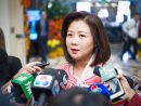囲み取材に対応するマカオフィッシャーマンズワーフの陳美儀社長=2019年2月14日(写真:Macau Fisherman's Wharf)