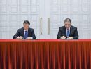 サービス協力協定に署名する(左から)中国銀行の陳四清会長とマカオ特別行政区の崔世安行政長官=2019年4月2日、マカオ特別行政区本部ビル(写真:GCS)