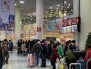 多くの旅客が行き交うマカオ国際空港の旅客ターミナルビル(写真:CAM)