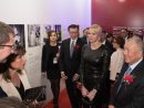 「グレース・ケリー,フロム・ハリウッド・トゥ・モナコ展」会場を見学するVIPら=2019年5月15日(写真:Galaxy Entertainment Group)