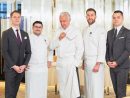 アラン・デュカス氏(中央)と「アラン・デュカス・アット・モーフィアス」チーム(写真:Melco Resorts & Entertainment Limited)
