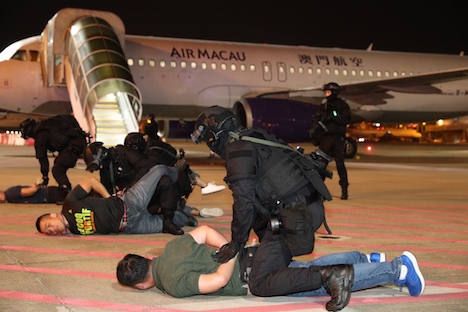 マカオ国際空港で実施されたハイジャック対策訓練の様子（写真：マカオ民航局）